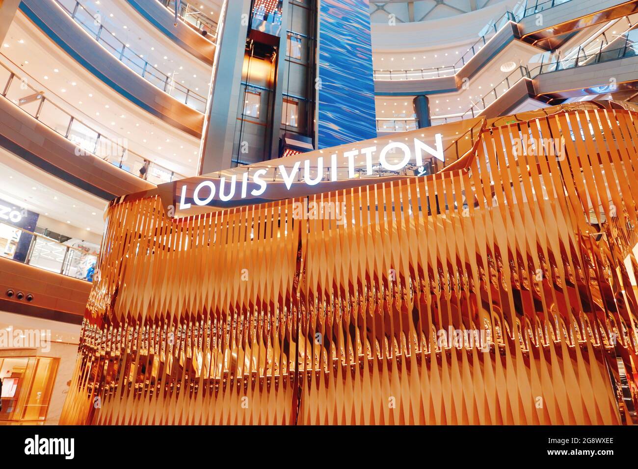 Louis Vuitton Pop-Up At Mandarin Oriental - Apparel