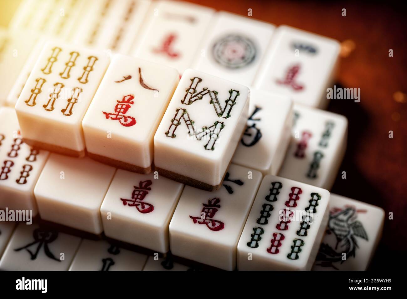 Many old mahjong tiles on wooden table. Mahjong is the ancient asian board  game Stock Photo - Alamy