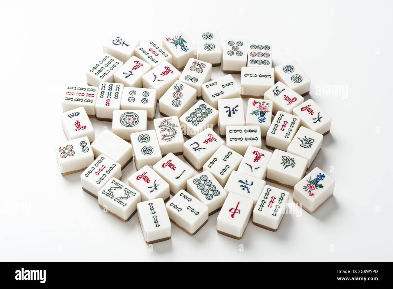 Many old mahjong tiles on white background. Mahjong is the ancient asian  board game Stock Photo - Alamy