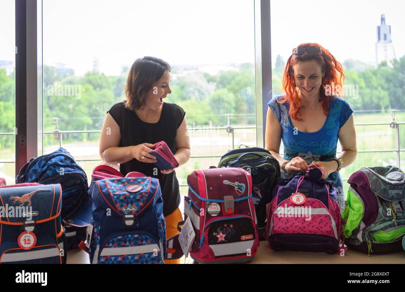 23 july 2021 brandenburg potsdam annalena baerbock l candidate for chancellor and federal chairwoman of bundnis 90 die grunen and franziska loffler head of the potsdam office kinder ar mut are happy about the school