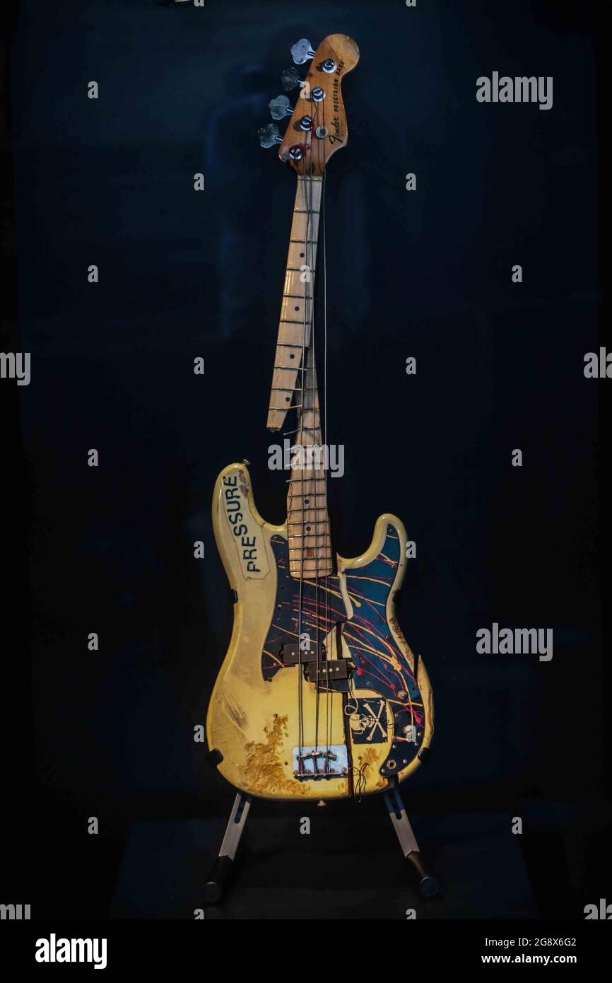 The clash album cover hi-res stock photography and images - Alamy