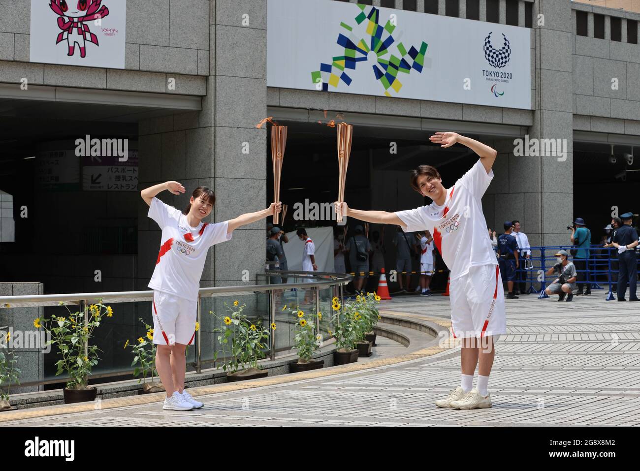 Tokyo, Japan. 23rd July, 2021. Torchbearers pose for a photo with the Olympic flame.Arrival Ceremony for Tokyo 2020 Olympic Torch Relay at the Tokyo Metropolitan Government Building in Shinjuku. (Photo by Stanislav Kogiku/SOPA Images/Sipa USA) Credit: Sipa US/Alamy Live News Stock Photo