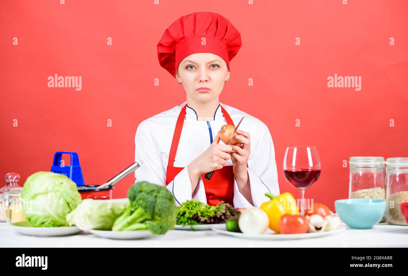 Cutting onions and crying hires stock photography and images Alamy