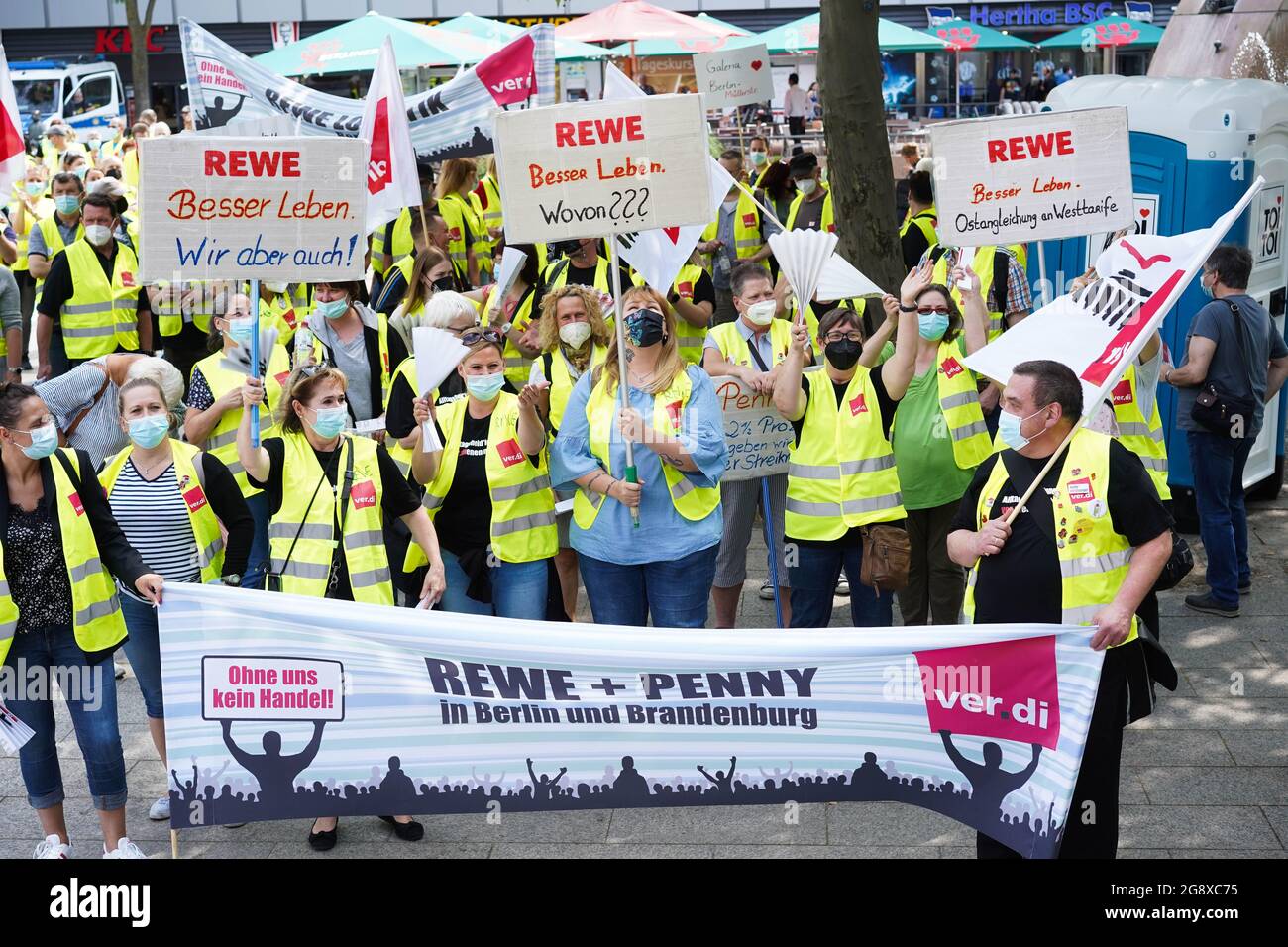 Berlin, Germany. 18rd July, 18. As part of a strike, employees ...