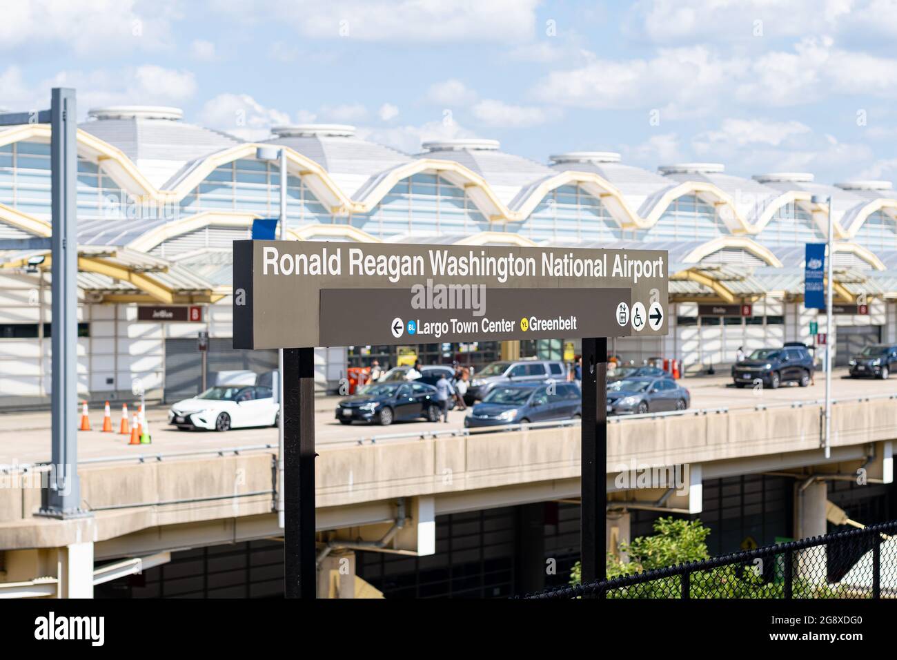 Ronald reagan airport plane hires stock photography and images Alamy