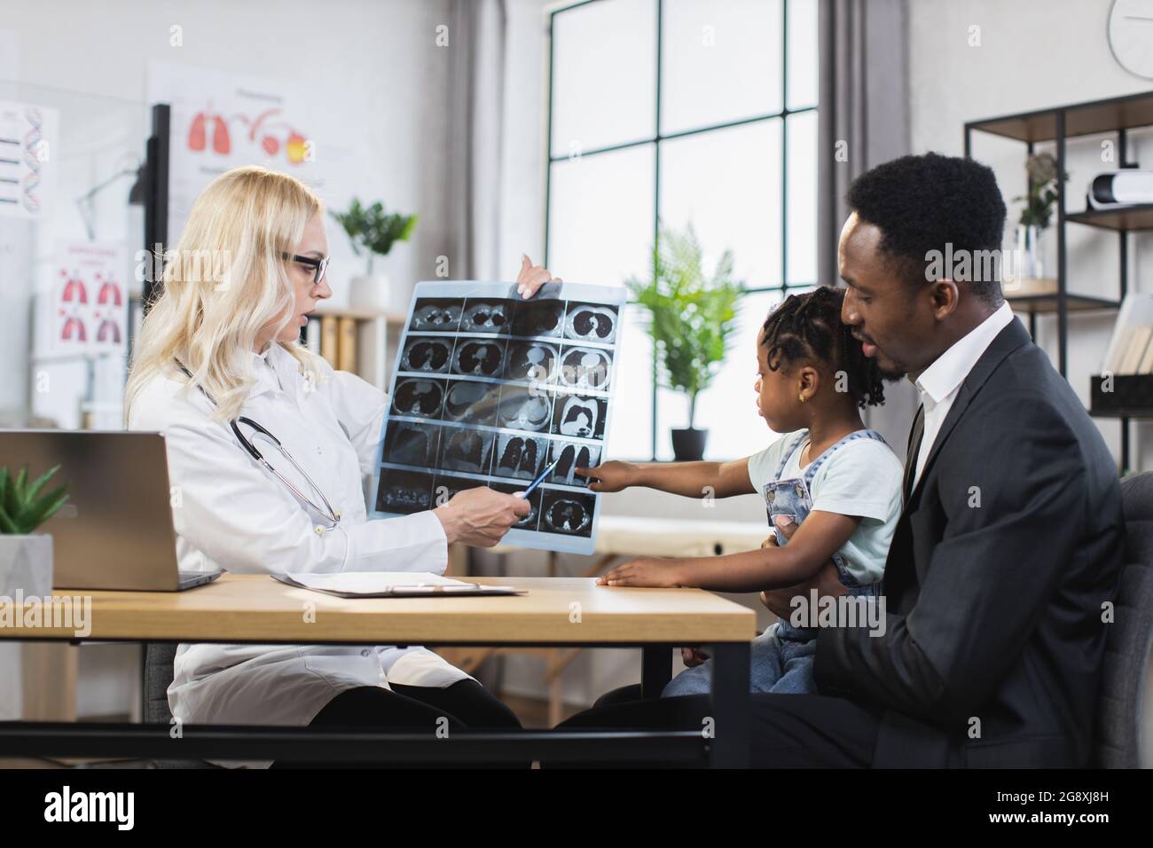 Black female doctor x ray hi-res stock photography and images - Page 6 -  Alamy