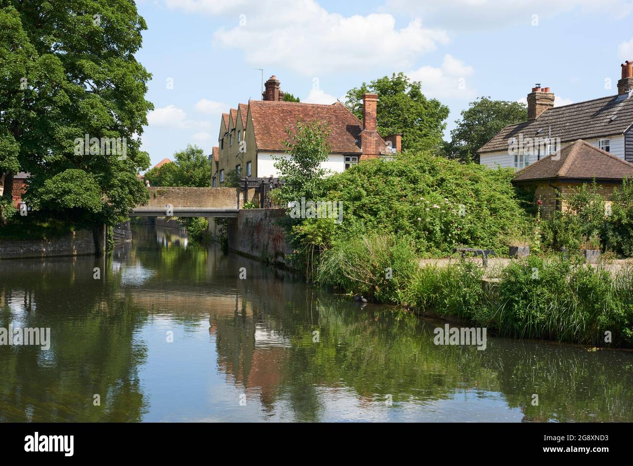 Old houses and bridge over the River Lea near the centre of Hertford, Hertfordshire, UK Stock Photo