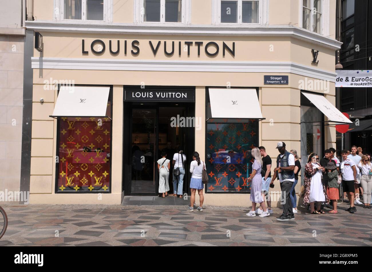 Copenhagen, Denmark.23 July 2021, Shoppers waiting at Louis Vuitton store dueto social distancing store due covid-19 health issue. (Photo..Fr Photo - Alamy