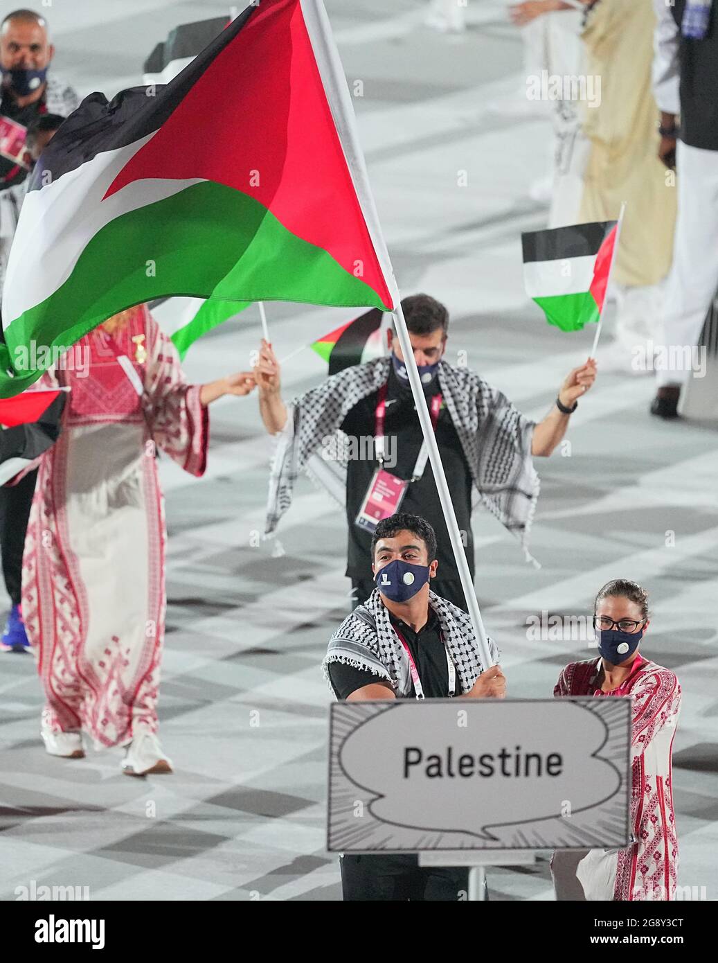 Tokyo, Japan. 23rd July, 2021. Olympics: Opening ceremony at the Olympic  Stadium. Team Palestine with flag bearers swimmer Dania Nour and  weightlifter Mohammed K H Hamada enter the stadium. Credit: Michael  Kappeler/dpa/Alamy