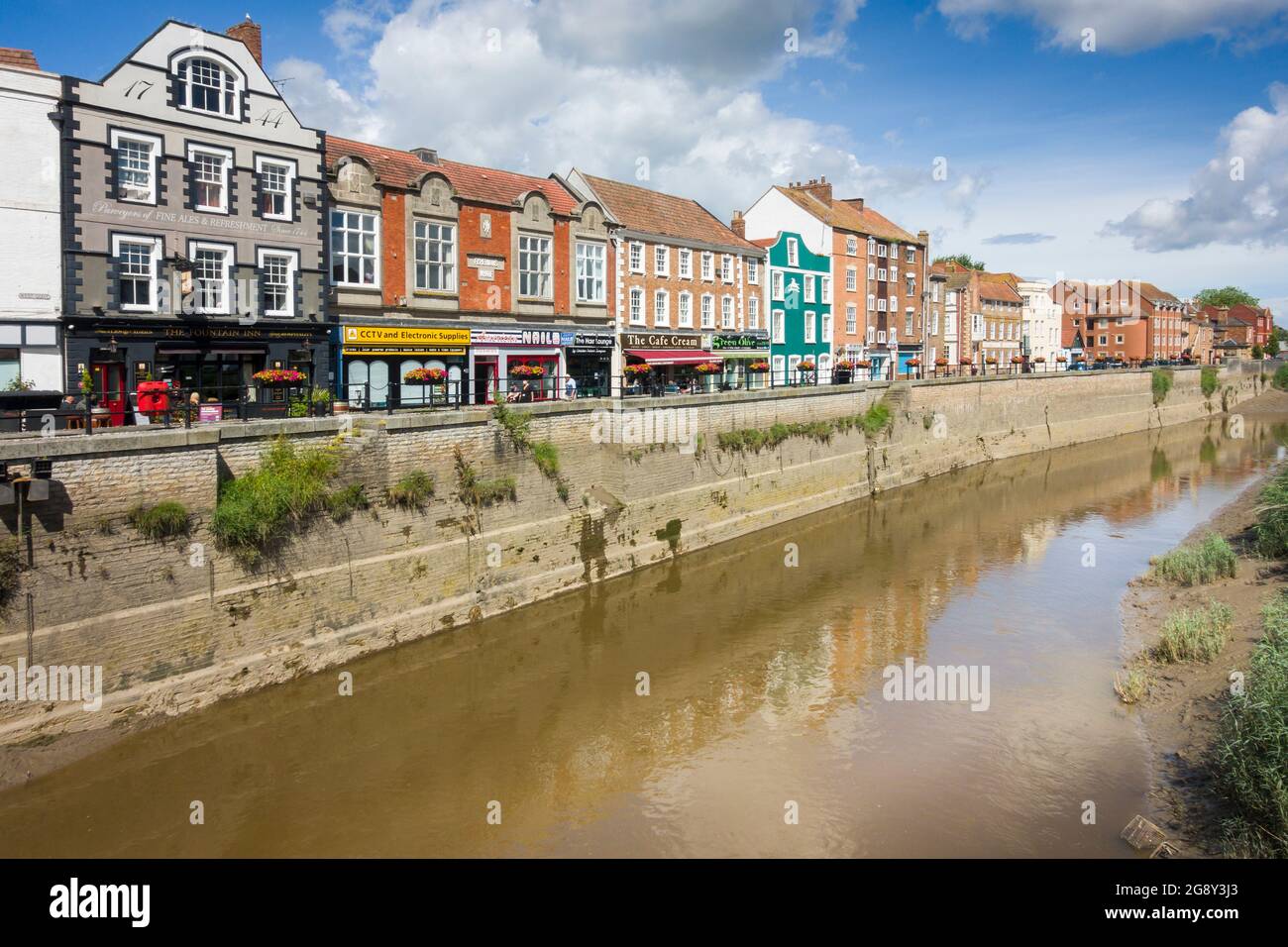 Bridgwater, Somerset, UK. Shops and restaurants on West Quay overlooking the River Parrett. Stock Photo