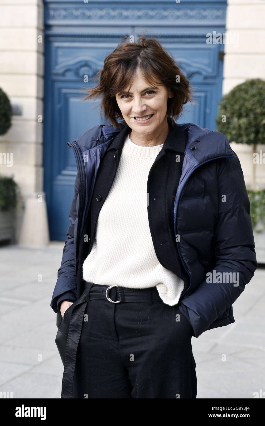 Inès de la Fressange - Streetstyle at Paris Fashion Week - France Stock  Photo - Alamy