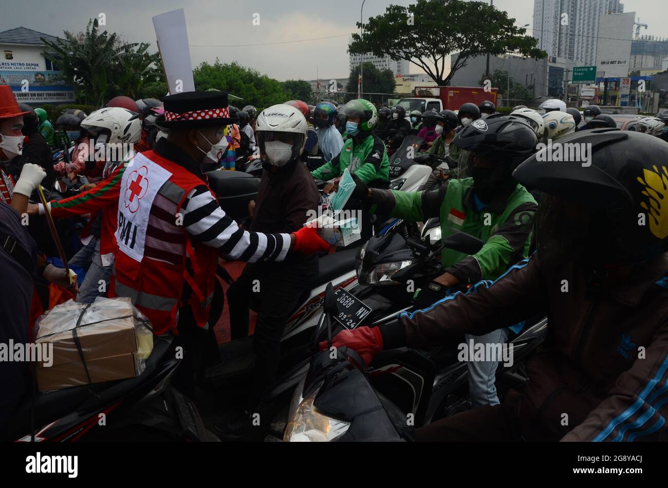 Depok Indonesia 23rd July 2021 The I Am Indonesian Clowns Community Carried Out A Campaign To Remind People To Always Wear Masks In The Margonda Depok They Also Distributed Masks For Free<script async src=