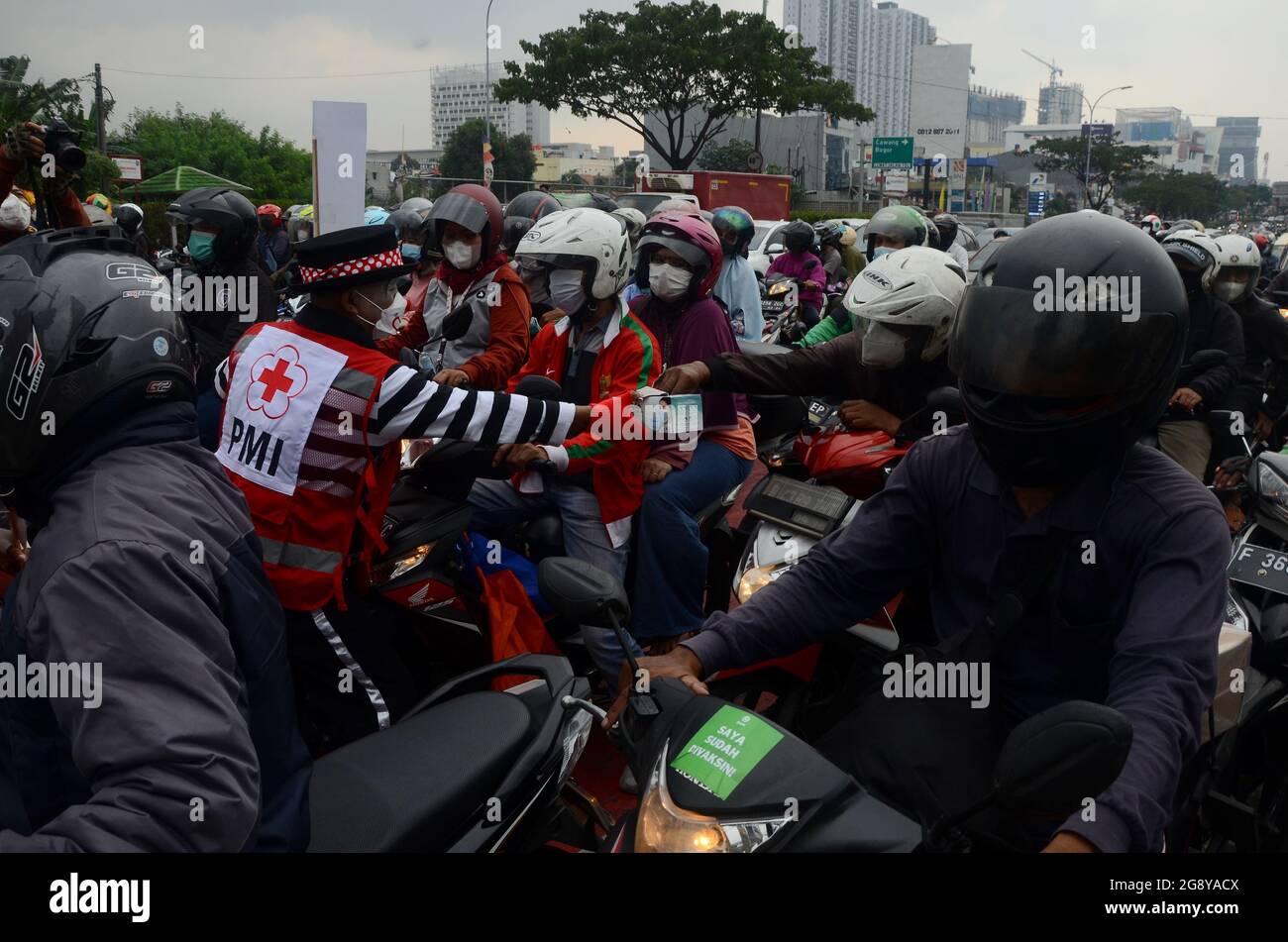 Depok Indonesia 23rd July 2021 The I Am Indonesian Clowns Community Carried Out A Campaign To Remind People To Always Wear Masks In The Margonda Depok They Also Distributed Masks For Free<script async src=