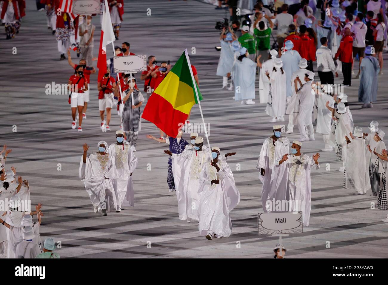 Tokyo Olympics The Tokyo Olympics Opening Ceremony Olympic Stadium Tokyo Japan July 23 21 Flag Bearer Seydou Fofana Of Mali Lead His Contingent In The Athletes Parade