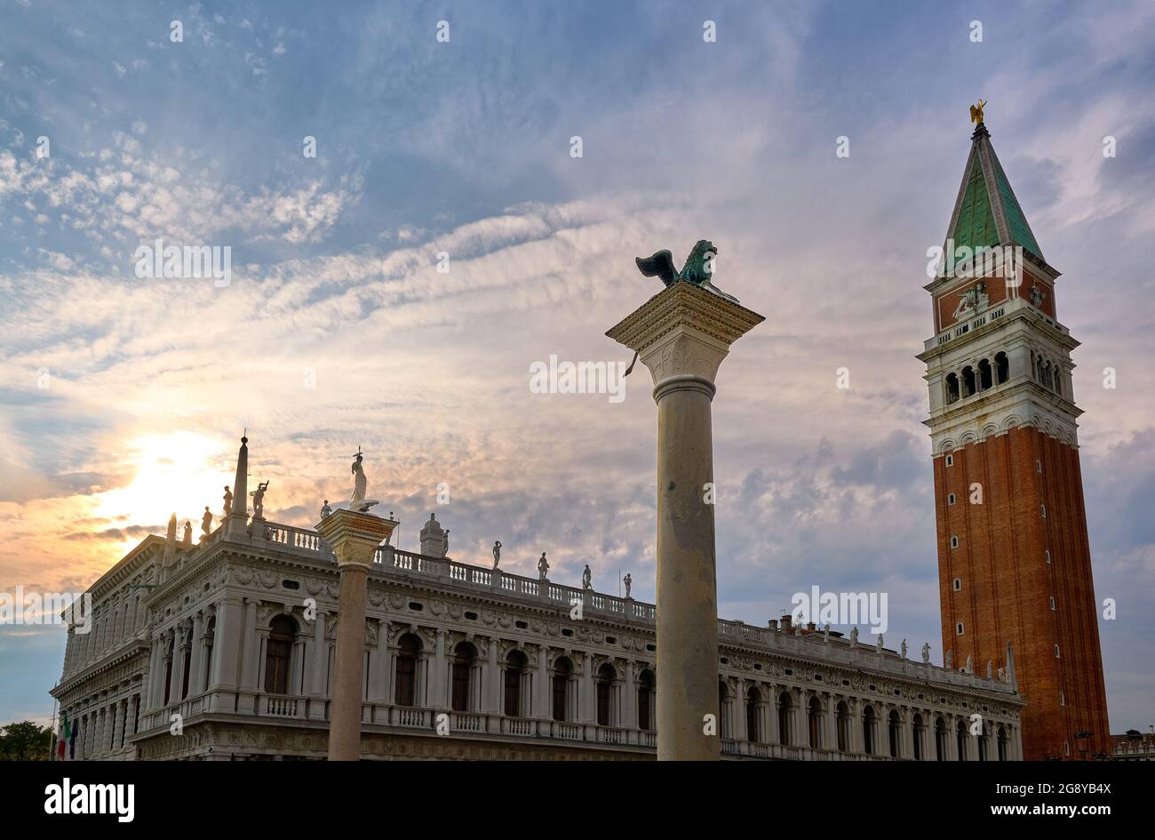 Icons of Venice, Italy: St Mark lion and St Theodore columns in ...