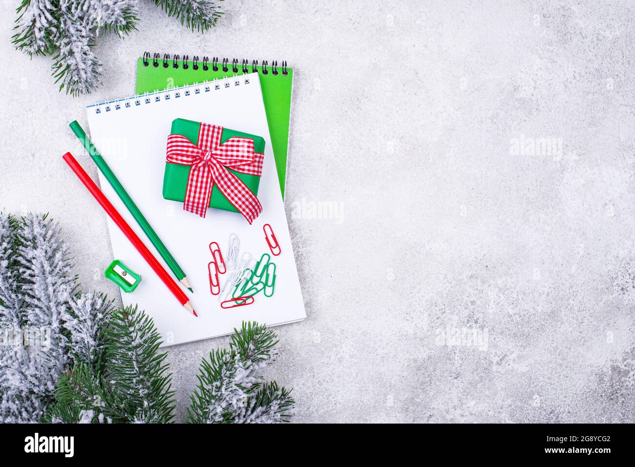 Christmas gift in office workplace Stock Photo - Alamy