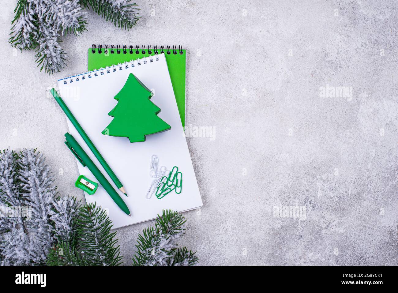 Christmas gift in office workplace Stock Photo - Alamy