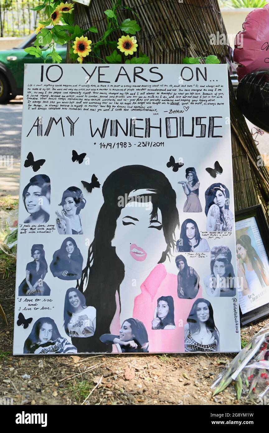 Amy Winehouse Back to Black CD Album Stock Photo - Alamy