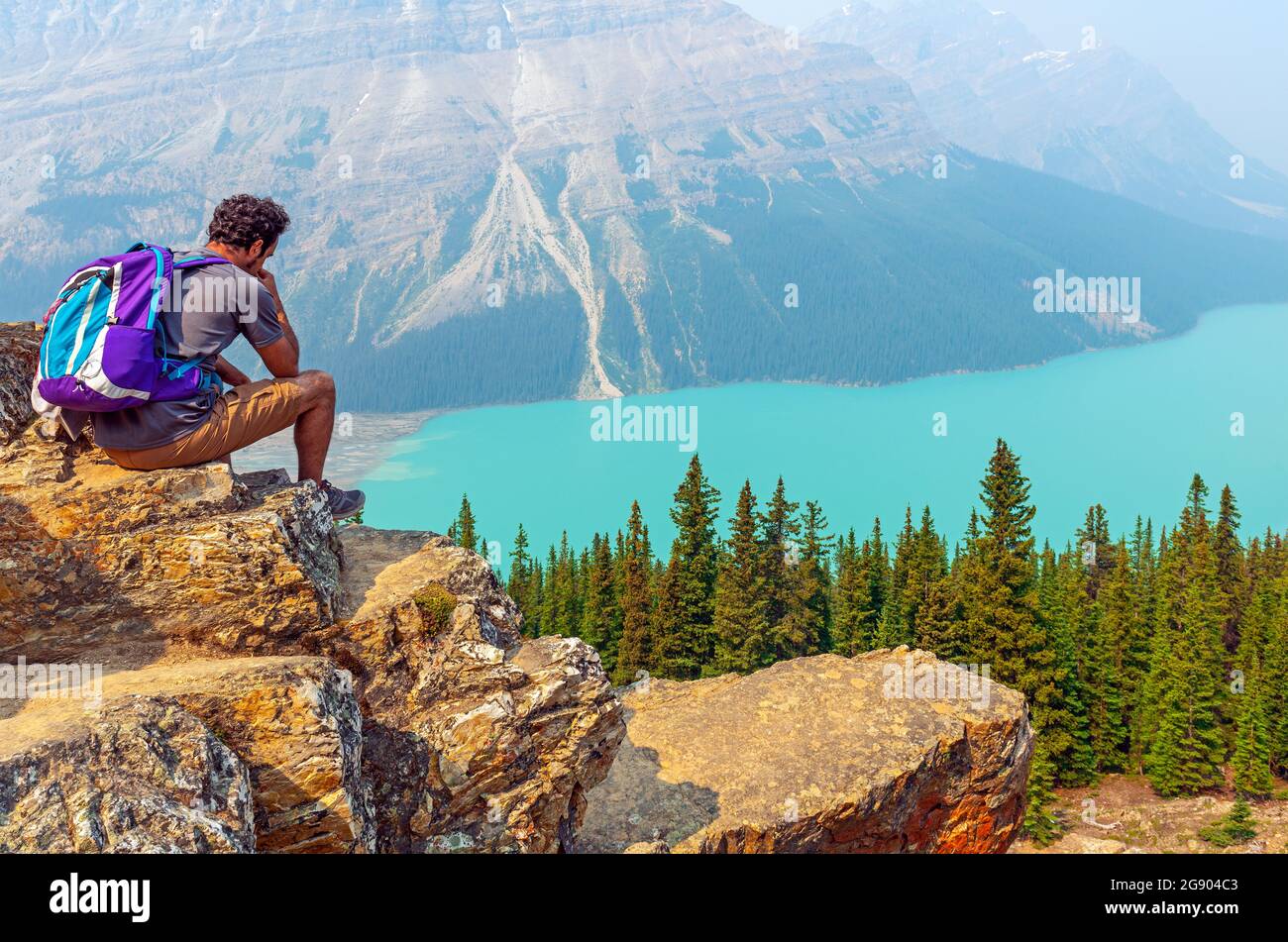 Male Backpacker tourist hiking to Peyto Lake viewpoint in Banff national park, Rocky Mountains, Canada. Stock Photo