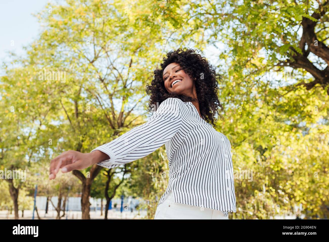 Dancing park hi-res stock photography and images - Alamy
