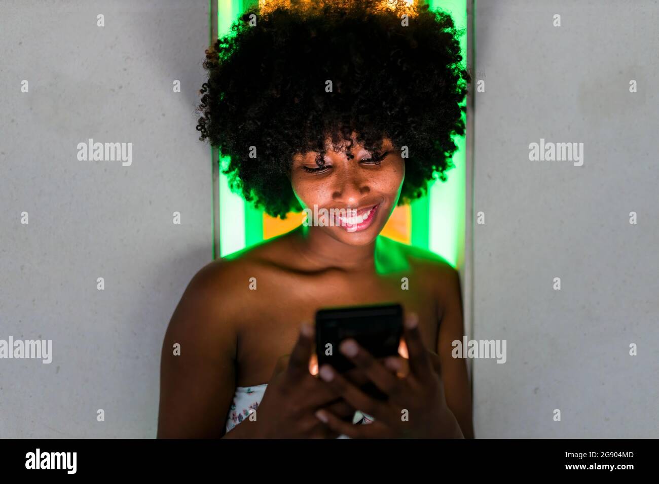 Young smiling woman texting hi-res stock photography and images - Alamy