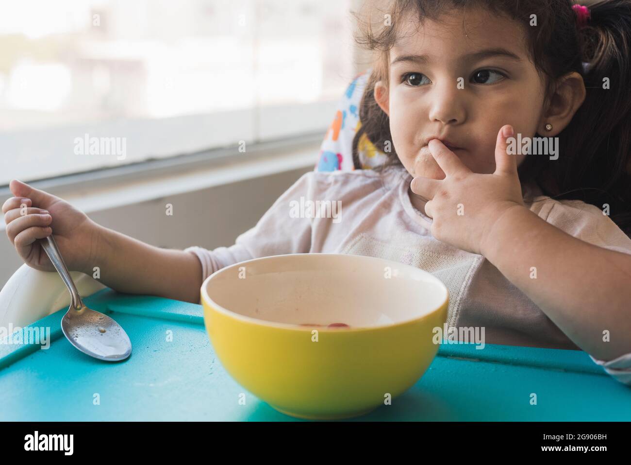 Baby finger food high chair hires stock photography and images Alamy