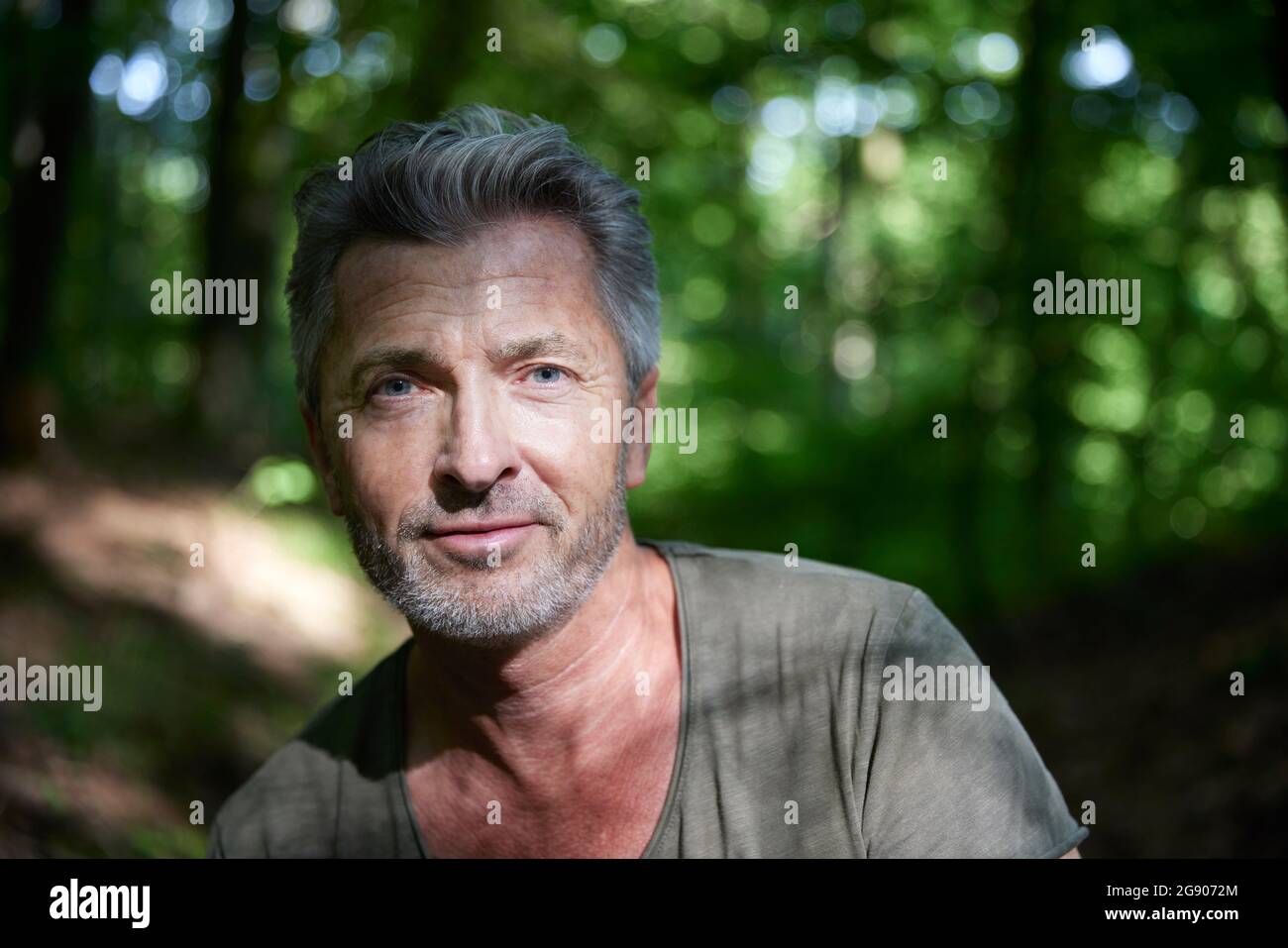Mature man handsome hi-res stock photography and images - Alamy