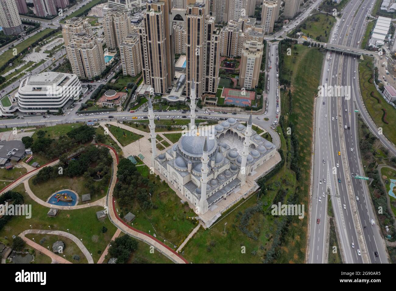 Turkey, Istanbul, Aerial view of Mimar Sinan Mosque and surrounding skyscrapers Stock Photo