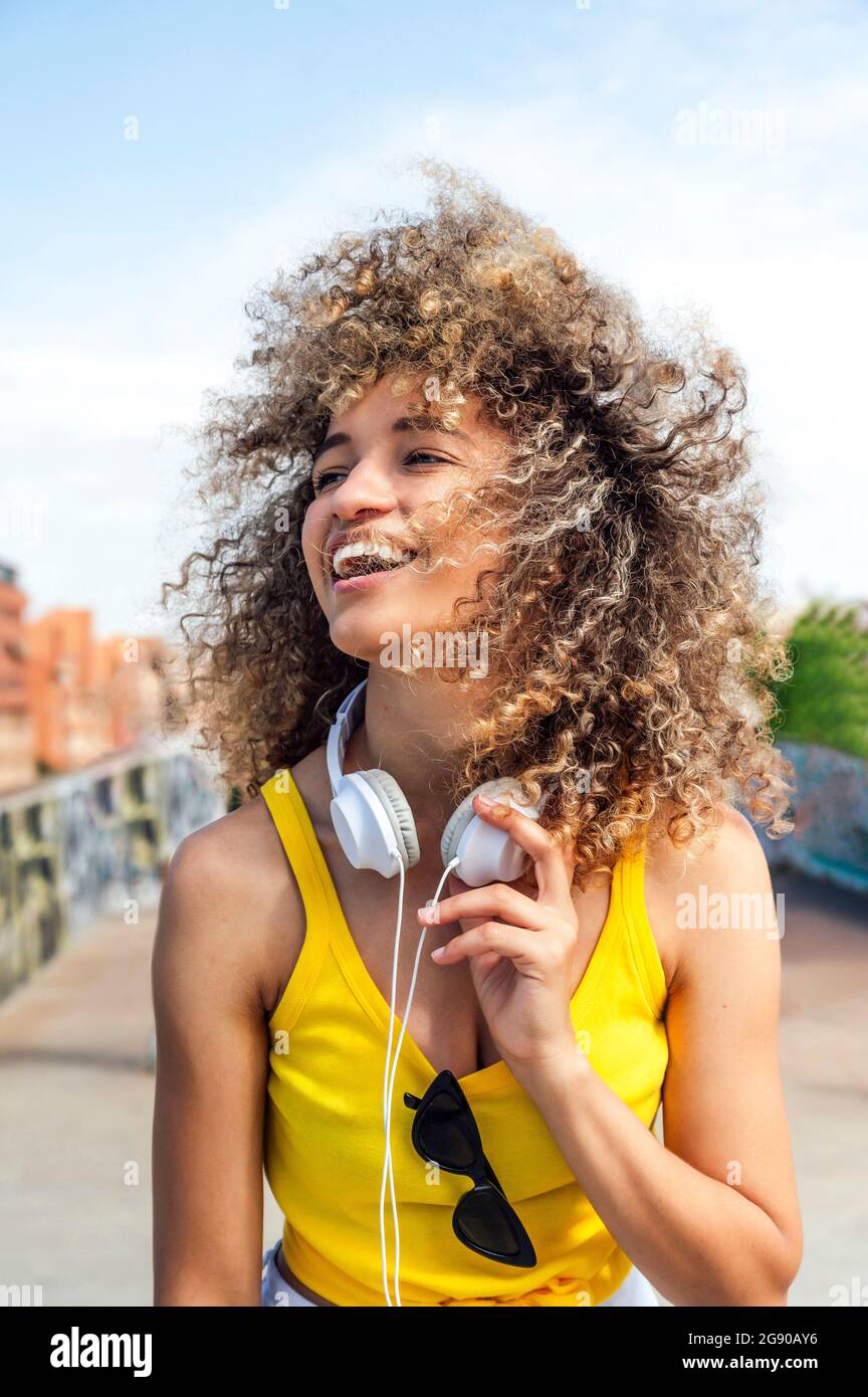 Afro curly hair hi-res stock photography and images - Alamy