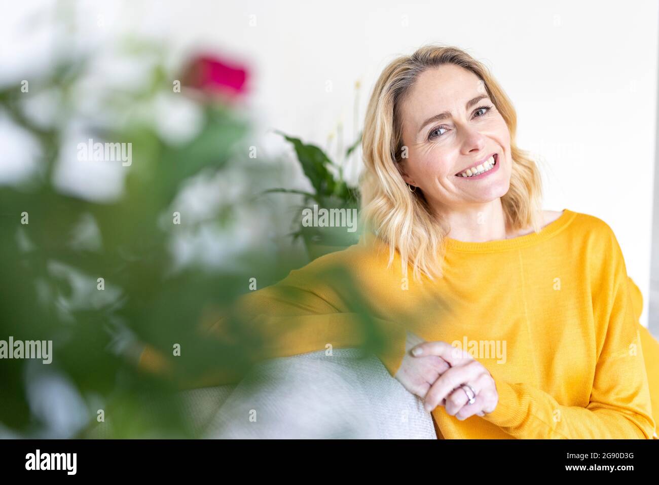 Woman happy sofa sitting hi-res stock photography and images - Alamy