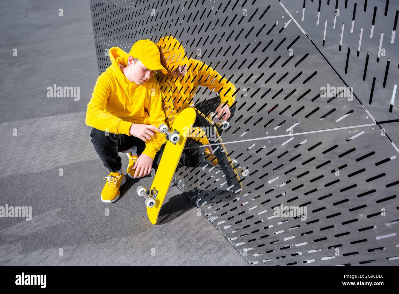 Boy skateboard cap hi-res stock photography and images - Alamy