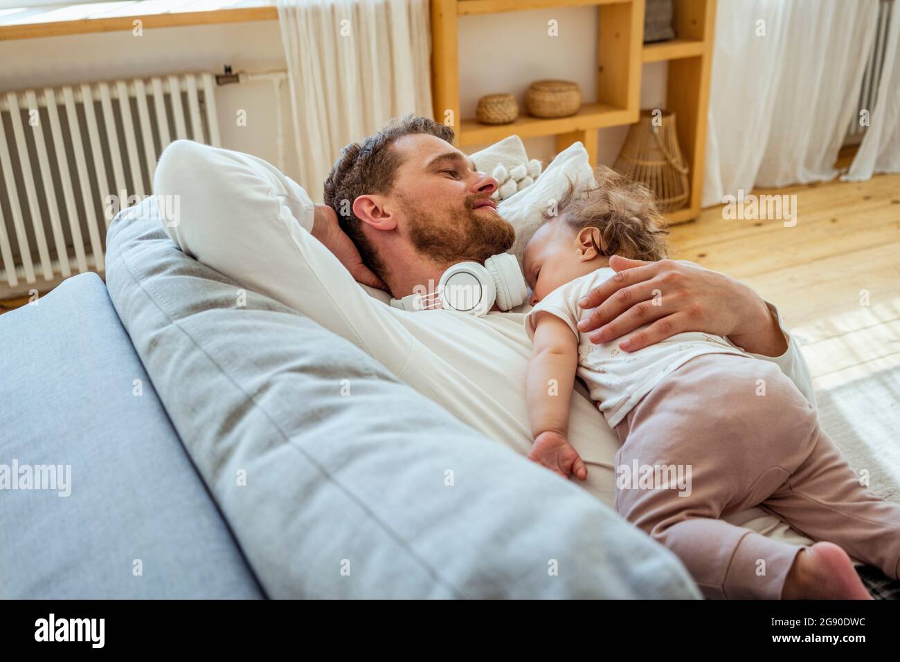 daughter sleep Man and daughter sleep hi-res stock photography and images - Alamy