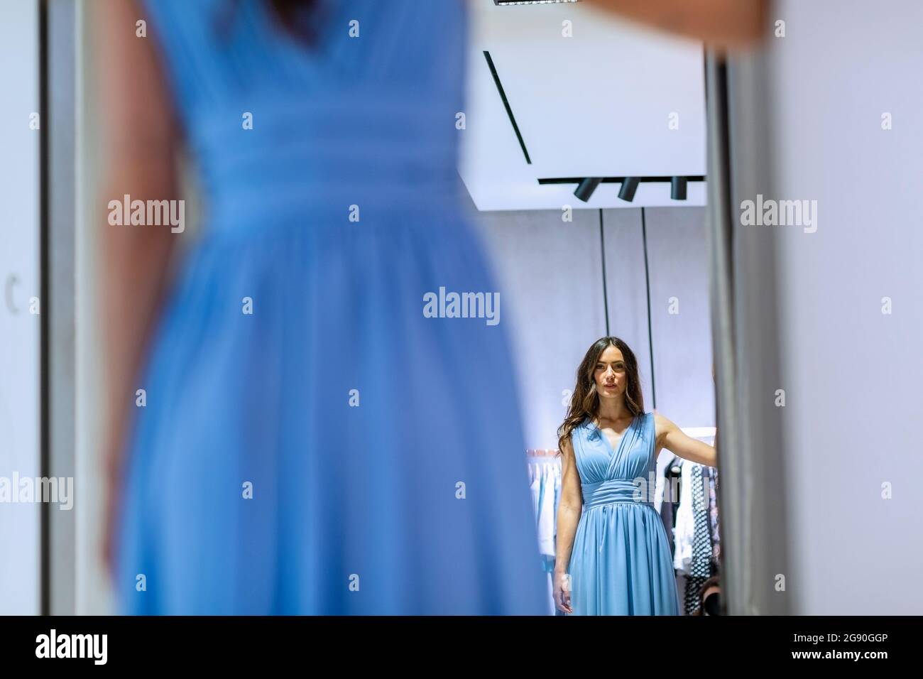 Changing room mirror hires stock photography and images Alamy