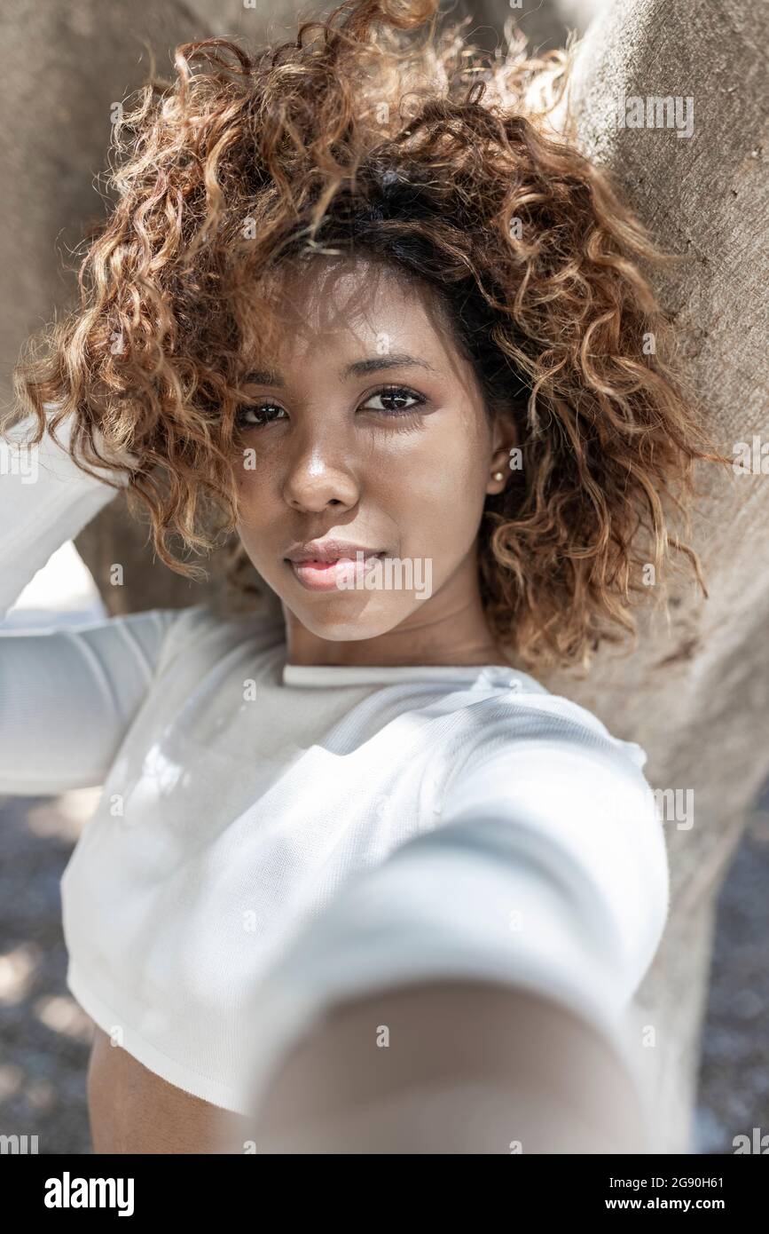 Messy hair woman hi-res stock photography and images - Alamy