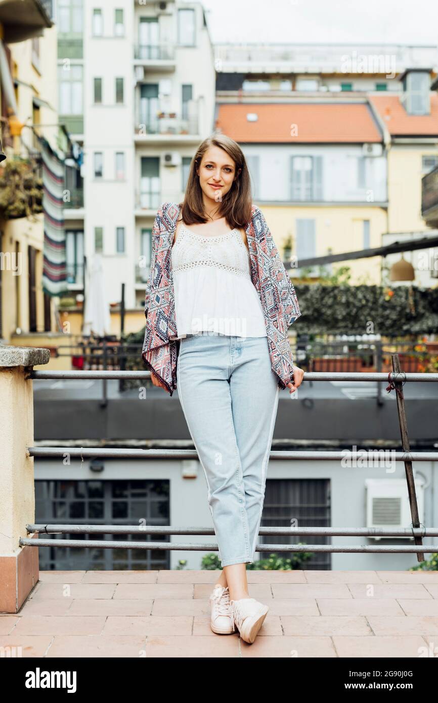 Legs crossed standing hires stock photography and images Alamy