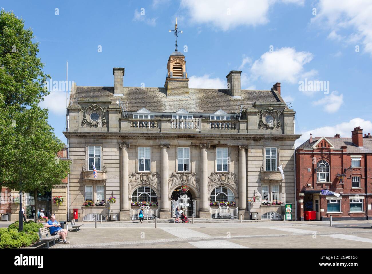 Municipal Buildings, Memorial Square, Crewe, Cheshire, England, United Kingdom Stock Photo