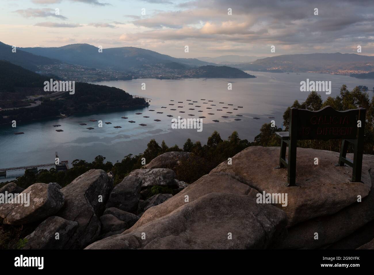 Vistas de la ría de Vigo desde el mirador de Cedeira en Redondela. Stock Photo