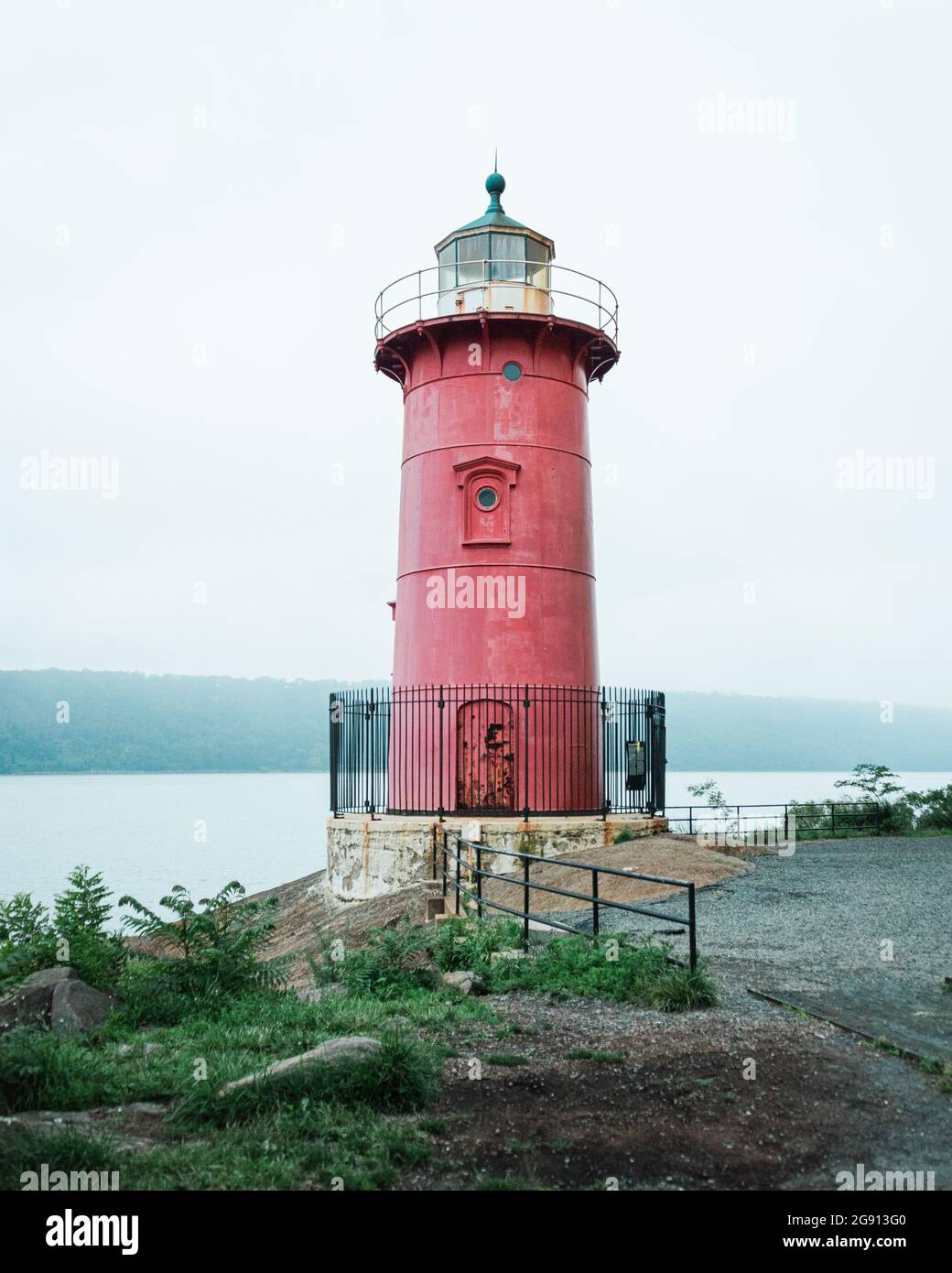 The Little Red Lighthouse on a foggy evening, along the Hudson River in Washington Heights, Manhattan, New York City Stock Photo