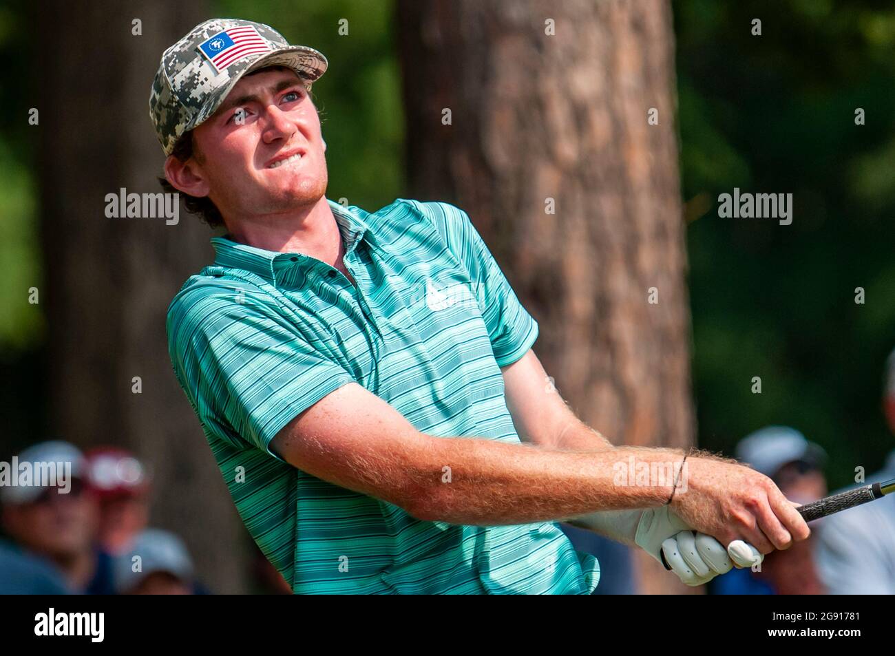 Pinehurst, North Carolina, USA. 23rd July, 2021. NICHOLAS DUNLAP, of Huntsville, Alabama, plays his shot from the 16th tee during the Semifinal at the 73rd U.S. Junior Amateur, July 23, 2021, at The Country Club of North CarolinaÃs Dogwood Course in the Village of Pinehurst, N.C. this yearÃs tournament saw the largest field ever with 264 players beginning stroke play on July 19. Dunlap advanced to tomorrowÃs final. (Credit Image: © Timothy L. Hale/ZUMA Press Wire) Stock Photo