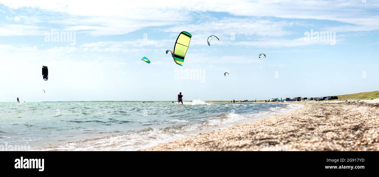 Fitness wave on board spray action hires stock photography and images