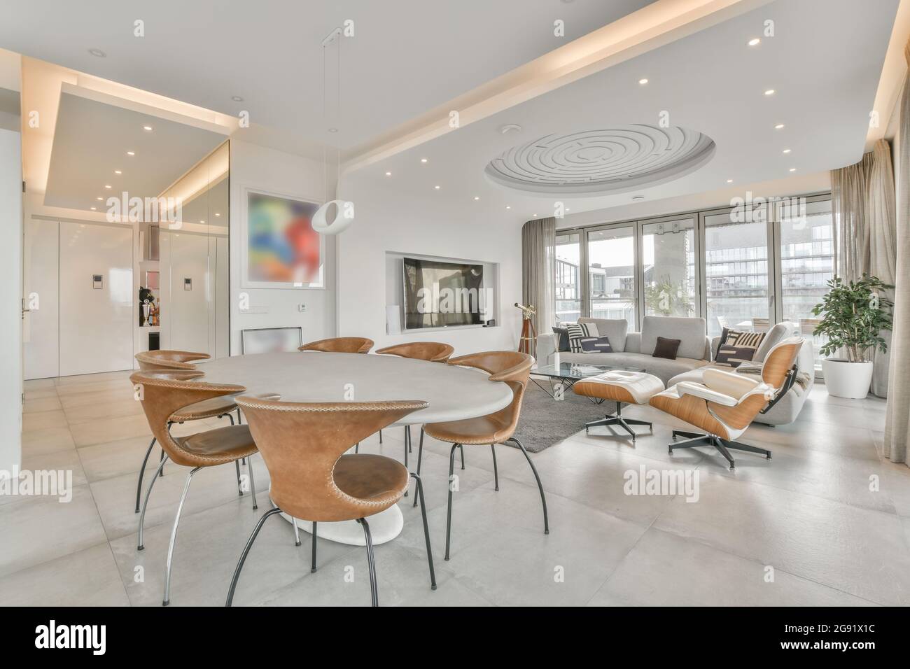 Interior design of bright and beautiful dining room Stock Photo - Alamy