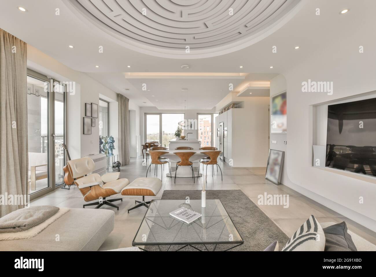 Interior design of bright and beautiful dining room Stock Photo - Alamy