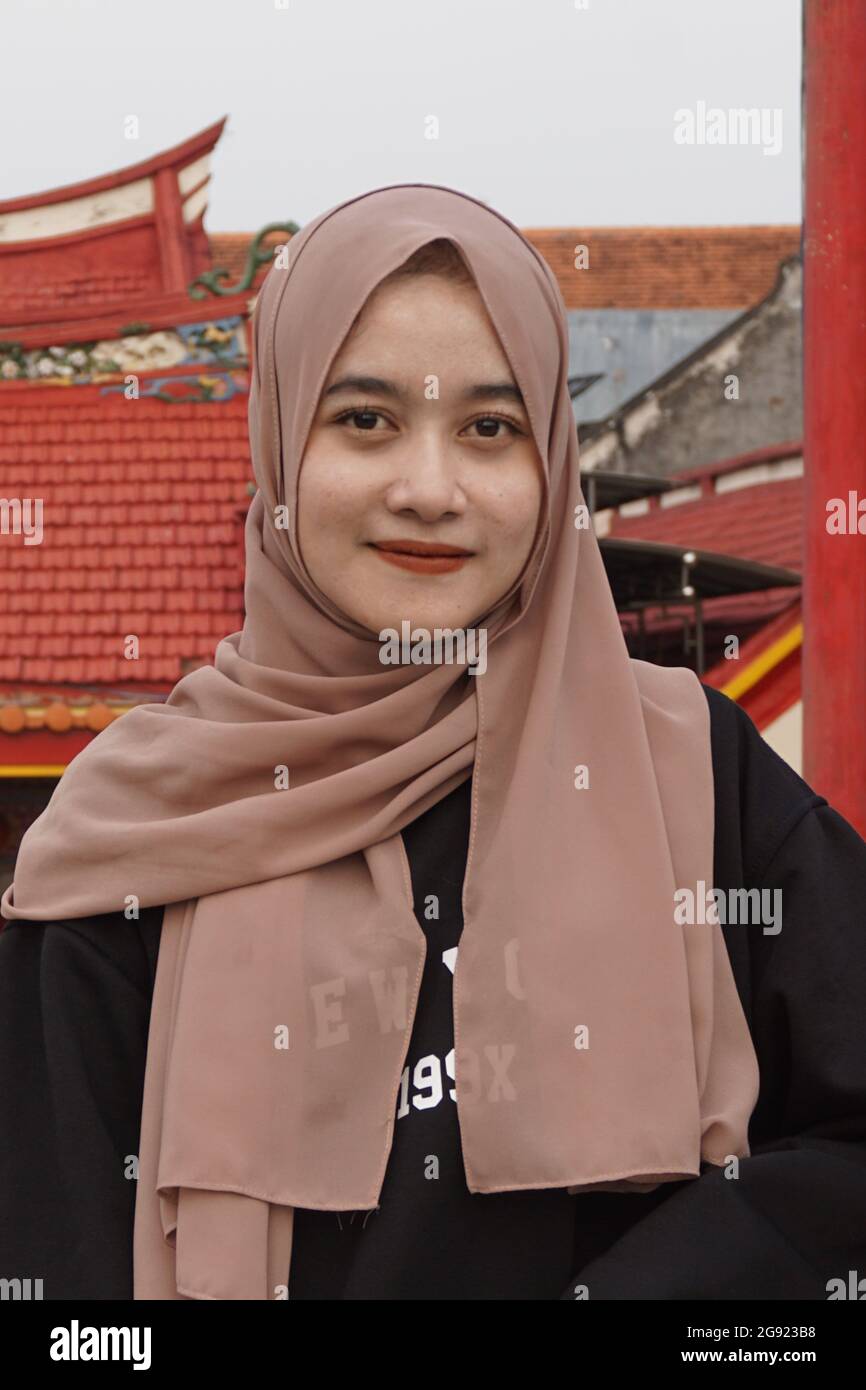 Asian girls in jeans hi-res stock photography and images - Alamy