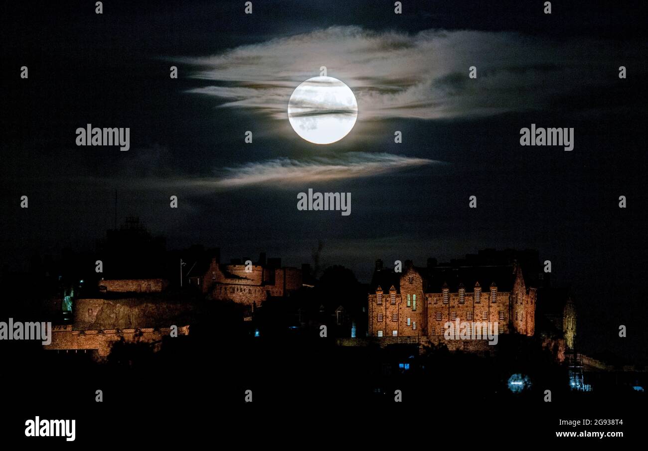 The Full Moon Rises Behind Edinburgh Castle The July Full Moon Otherwise Known As The Thunder Moon Is Synonymous With Summer Storms Picture Date Friday July 23 21 Stock Photo Alamy The Full Moon Rises Behind Edinburgh Castle The July Full Moon Otherwise Known As The Thunder Moon Is Synonymous With Summer Storms Picture Date Friday July 23 21 Stock Photo Alamy