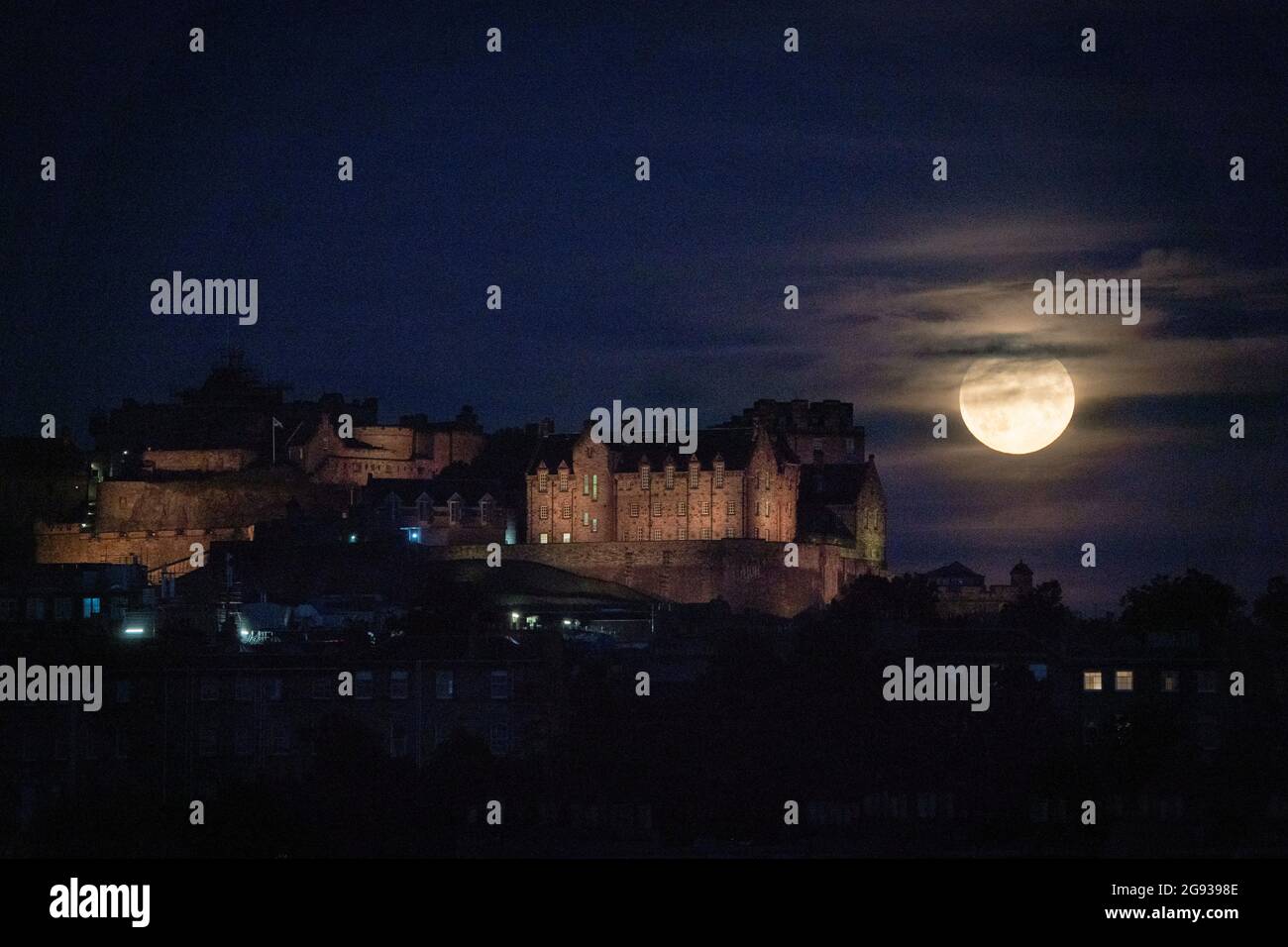 The Full Moon Rises Behind Edinburgh Castle The July Full Moon Otherwise Known As The Thunder Moon Is Synonymous With Summer Storms Picture Date Friday July 23 21 Stock Photo Alamy The Full Moon Rises Behind Edinburgh Castle The July Full Moon Otherwise Known As The Thunder Moon Is Synonymous With Summer Storms Picture Date Friday July 23 21 Stock Photo Alamy