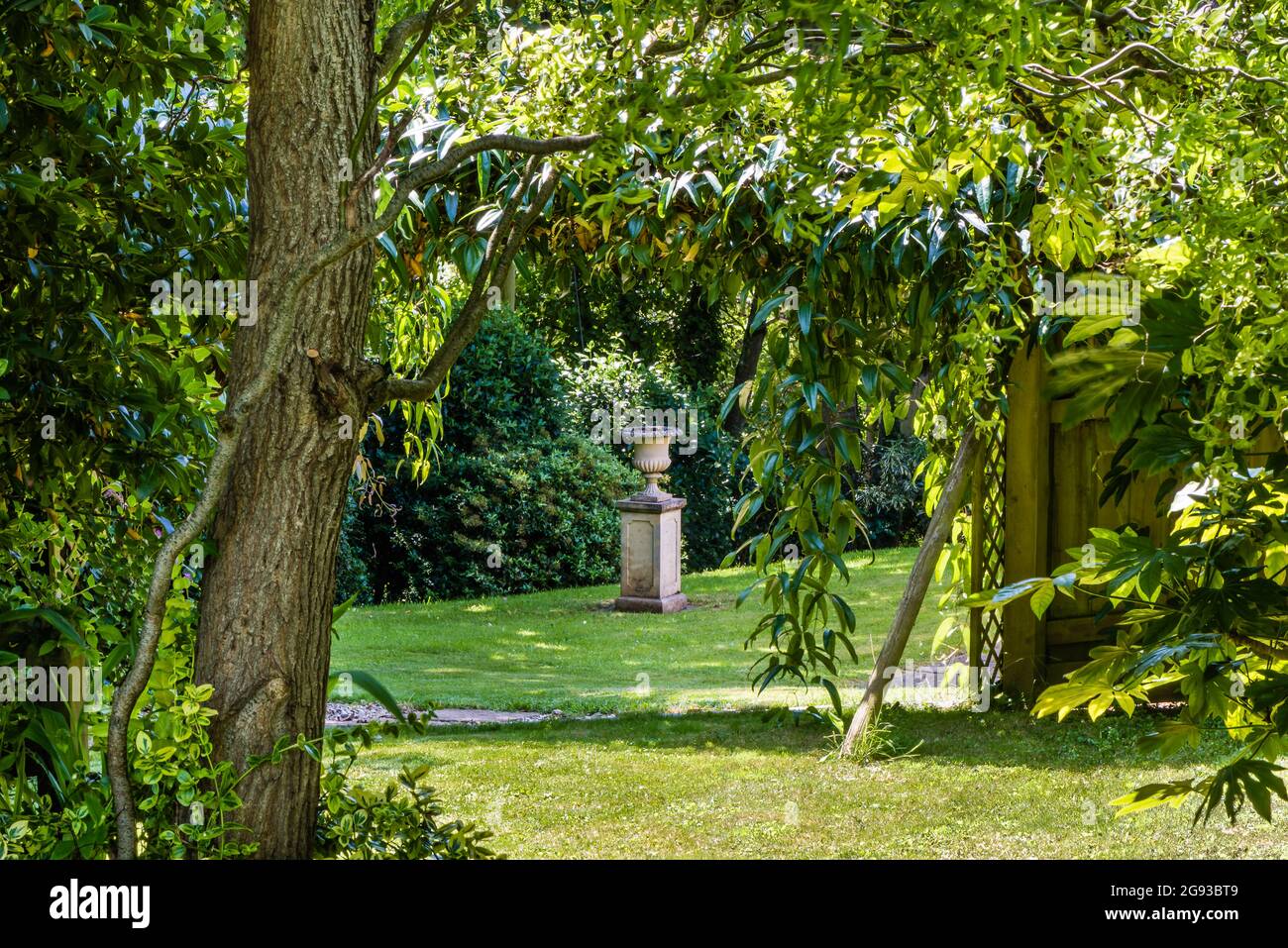Summer in an English Country Garden Stock Photo - Alamy
