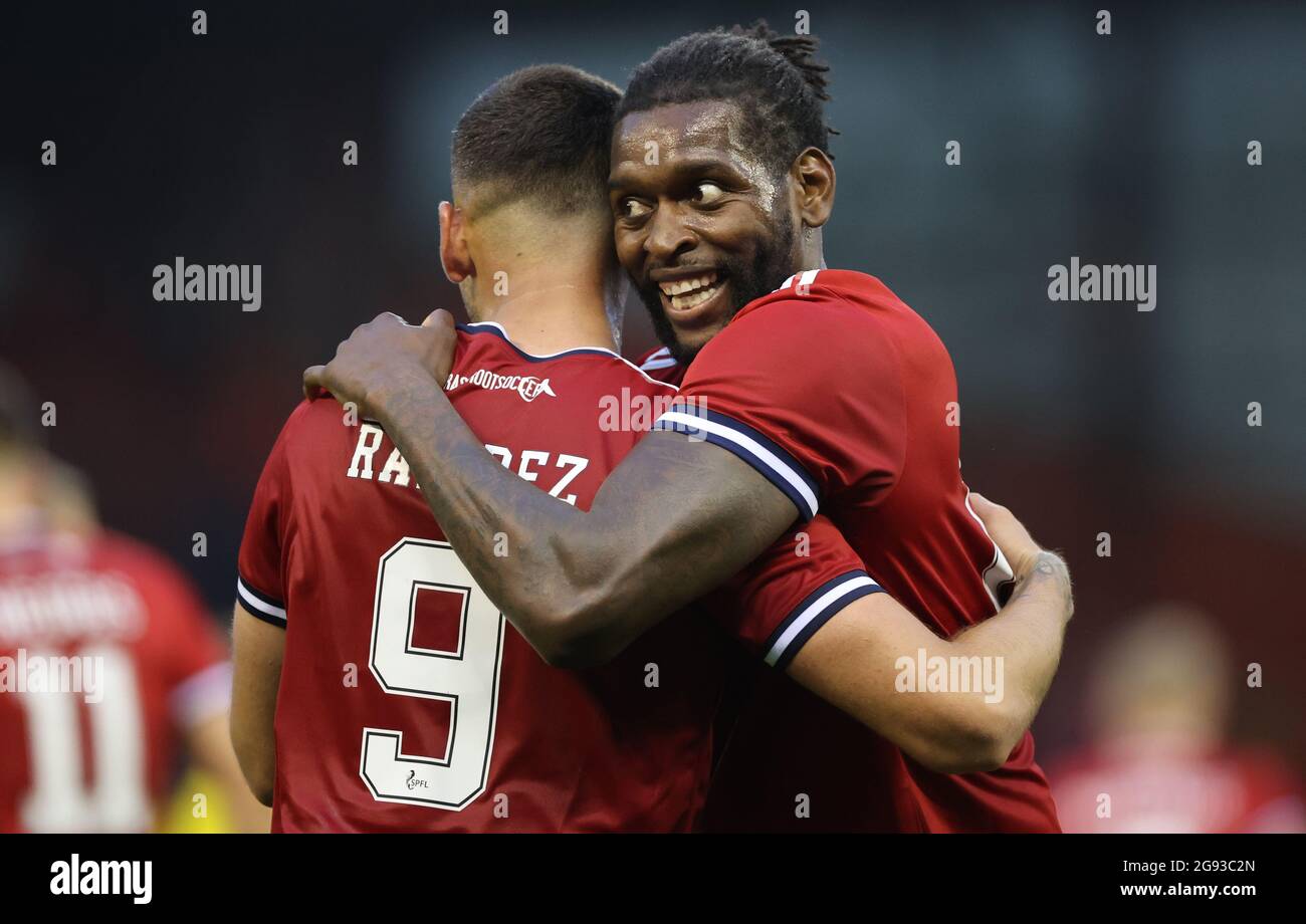 Aberdeen&rsquo;s Christian Ramirez celebrates his goal with Jay Emmanuel 