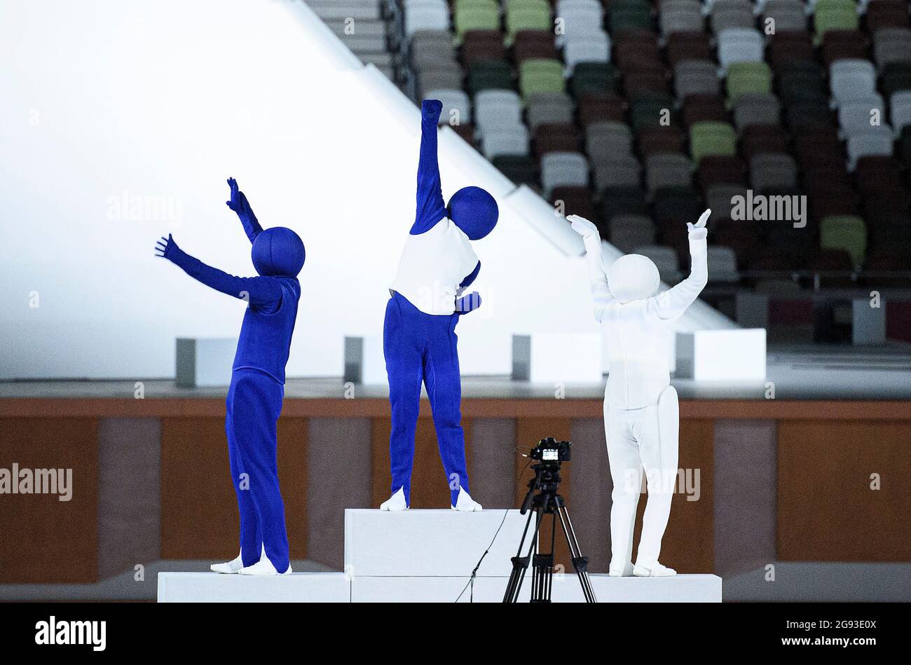Dancers represent the pictograms of all represented sports, here: award ...