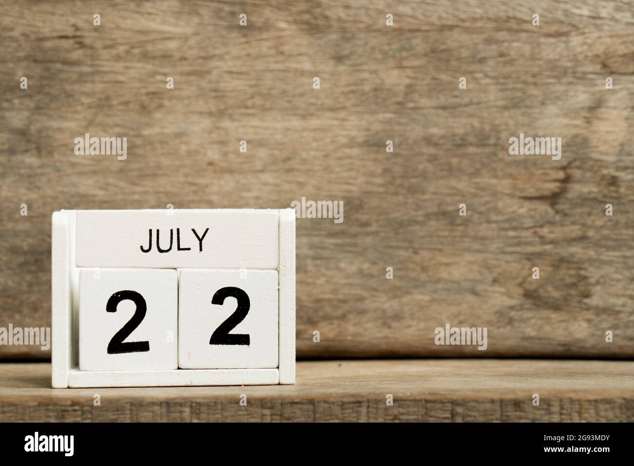 White block calendar present date 22 and month July on wood background Stock Photo