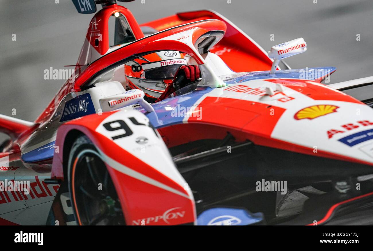Mahindra Racing's Alex Lynn during qualifying for the Heineken London E ...